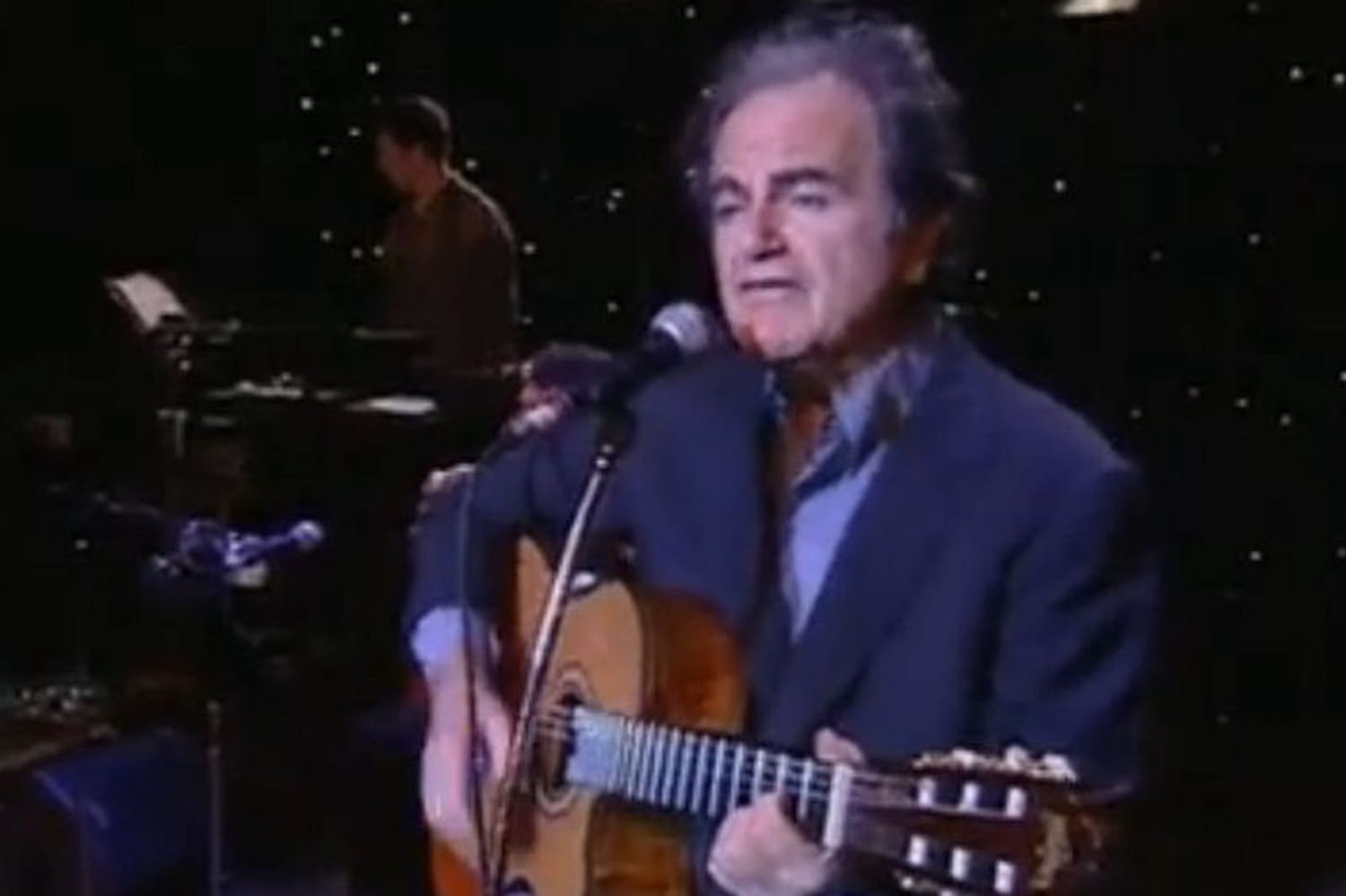 Mort de Guy Béart : il s'est écroulé en pleine rue, sur un trottoir, à Garches