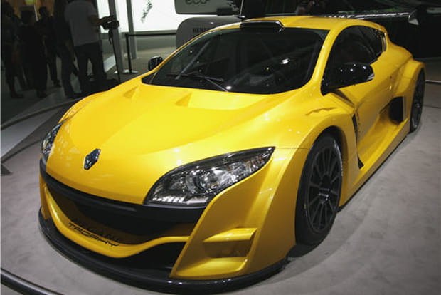 Un bête de course qui démocratise le sport automobile