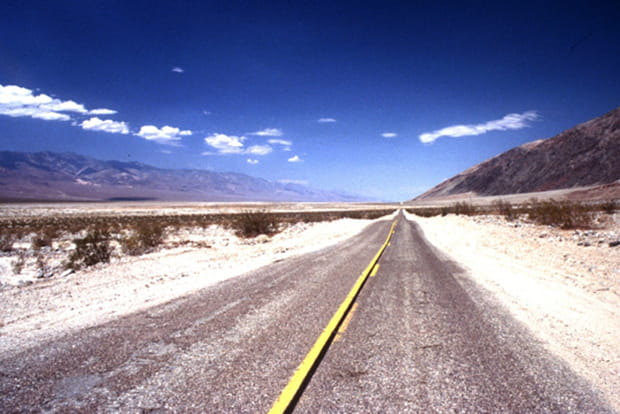 Route à travers Death Valley