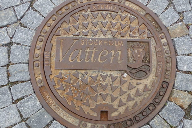 Suède : ne pas marcher sur une plaque d'égout avec un "a"