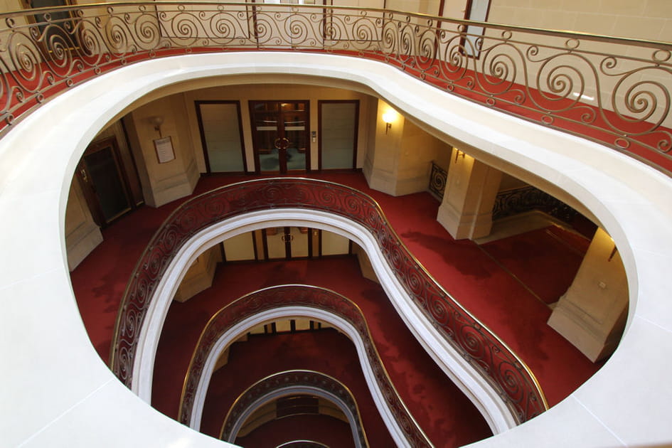 Les balcons int&eacute;rieurs des &eacute;tages de l'agence centrale