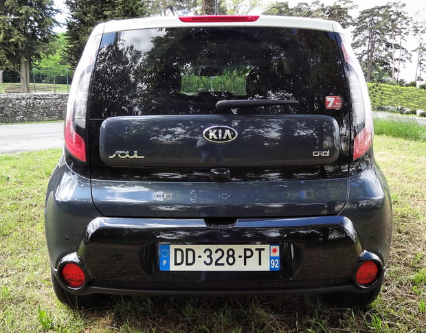 Un arrière toujours aussi cubique