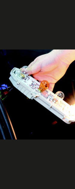 Changer une ampoule de voiture