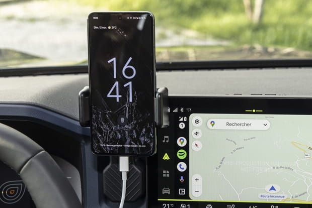 Le téléphone garde sa place