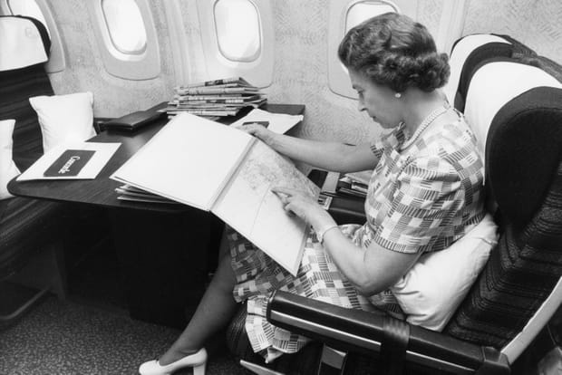 La reine Elizabeth II à bord du Concorde en 1977