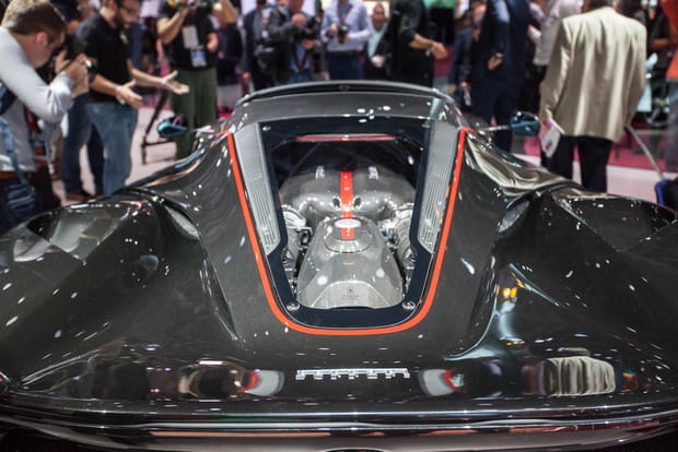 963 chevaux derrière la nuque !