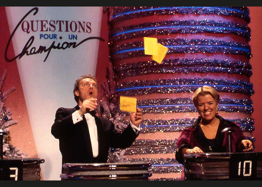 Coup de magie, quand Mimi Mathy est l&agrave;, les fiches de Julien Lepers s'envolent&nbsp;!