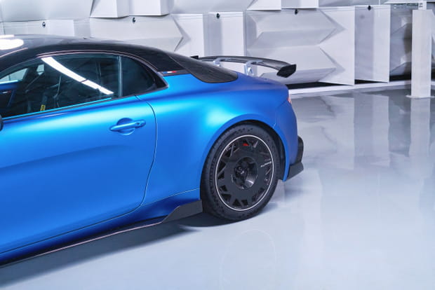 Voici la bête, la nouvelle Alpine A110 "R" !