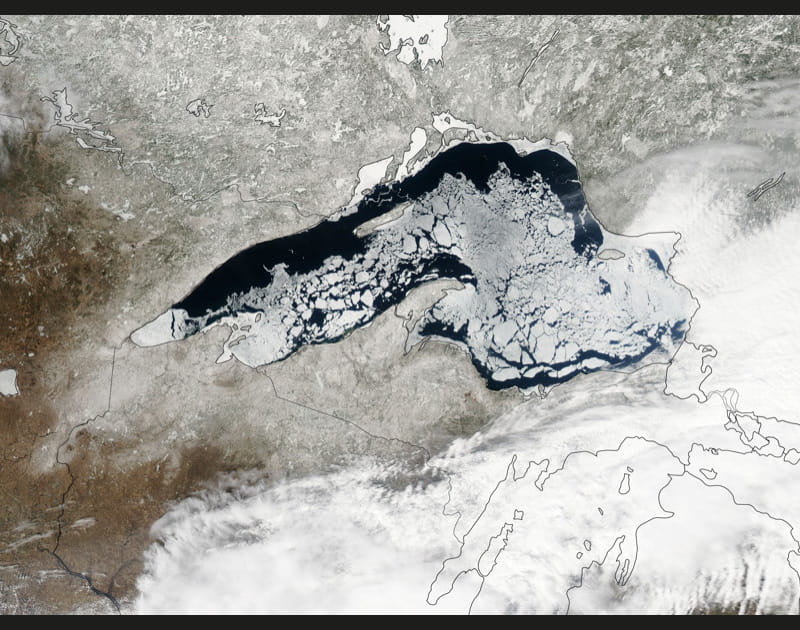 La glace sur le Lac Sup&eacute;rieur entre le Canada et&nbsp;les&nbsp;Etats-Unis