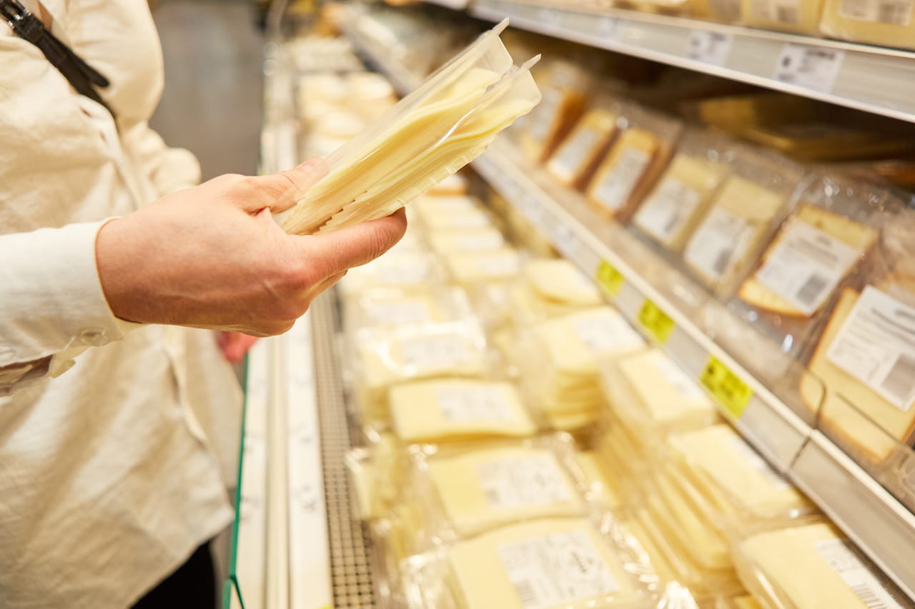 Fromages contaminés à la listeria : la faute de l'entreprise ?