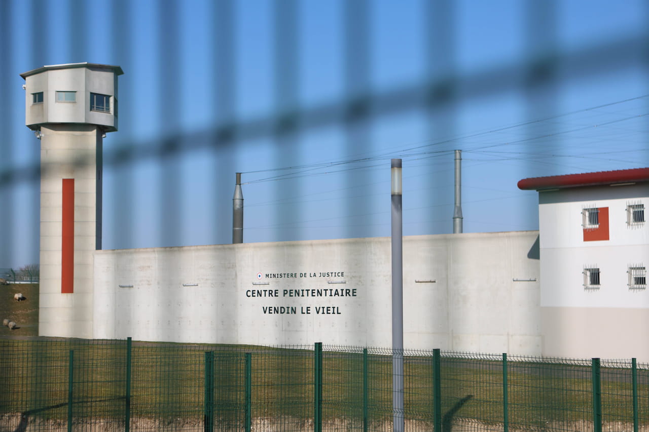 Ouaihid Ben Faïza : parrain de la drogue, il profite d'une permission exceptionnelle sous la surveillance... de sa femme