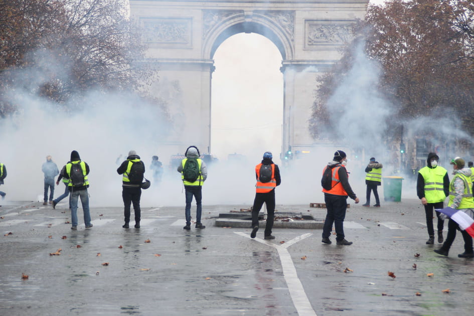 Gilets jaunes&nbsp;: les images choc &agrave; Paris