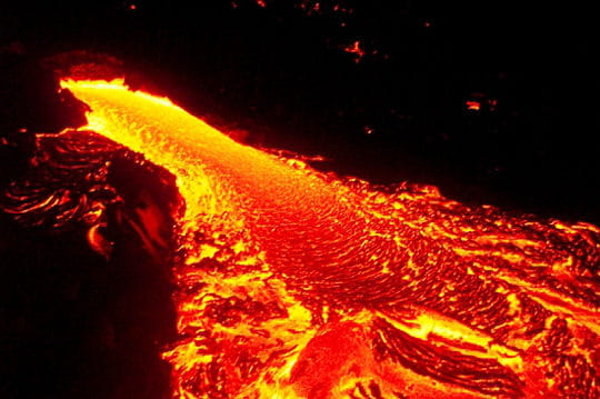 La Lave Fluide Du Piton De La Fournaise
