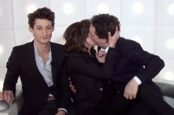 Un festival de bisous à la télé