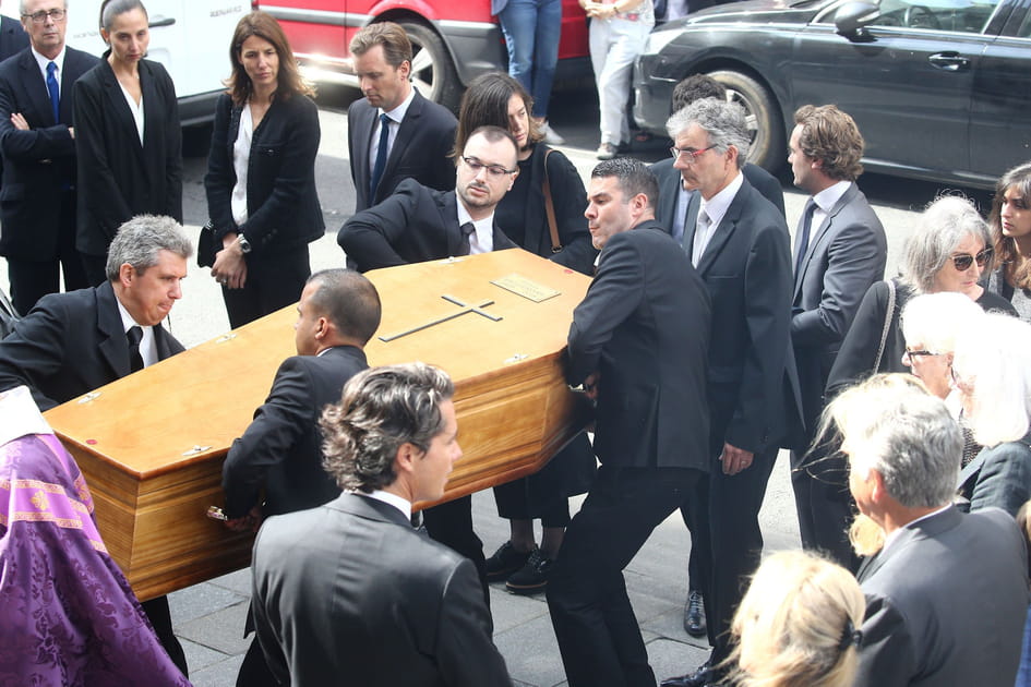 Arriv&eacute;e du cort&egrave;ge fun&eacute;raire