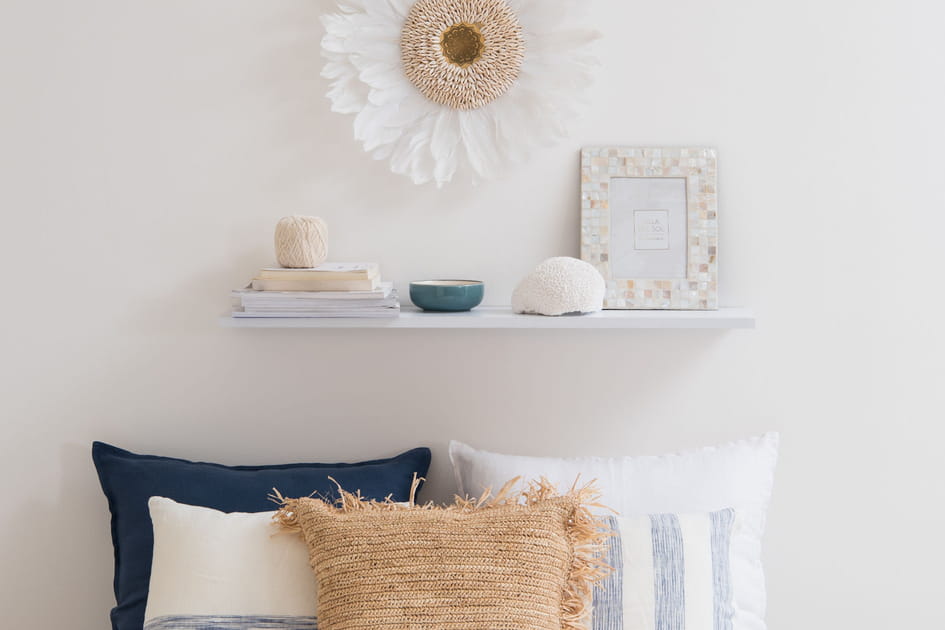 Disposer des petits objets de d&eacute;co en mosa&iuml;que sur les meubles