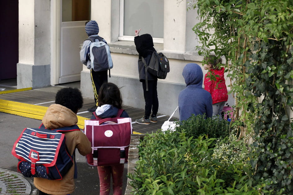 File d'attente devant les sanitaires