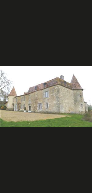 Un ch&acirc;teau du XIIIe si&egrave;cle en Charente
