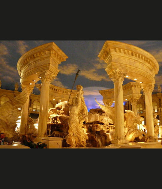 La gigantesque fontaine du C&aelig;sars Palace