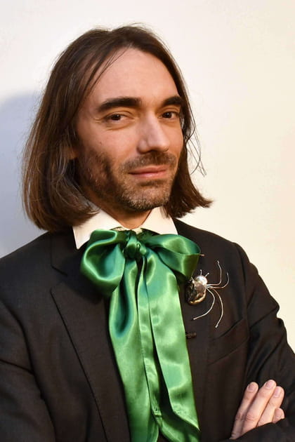 Il a trouv&eacute; &eacute;tudiant son&nbsp;look de dandy gothique...