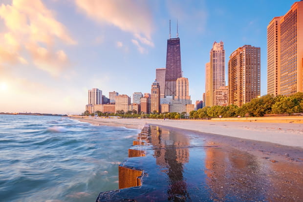 North Avenue Beach : baignade avec vue sur la skyline de Chicago