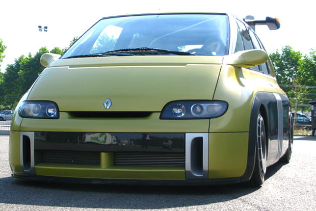 Un train avant spécifique