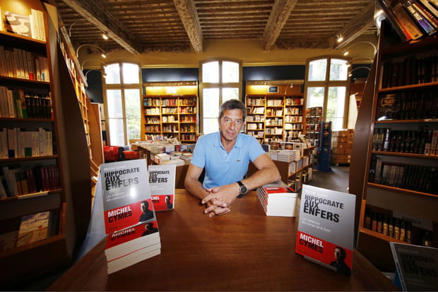 Michel Cymes contre "le monde merveilleux de Facebook"