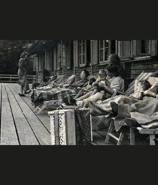 En famille sur des chaises longues