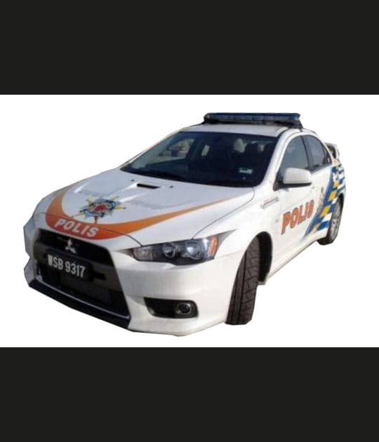 Une voiture de rallye pour les policiers