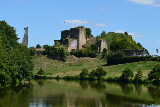 Tiffauges et son château de Barbe bleue
