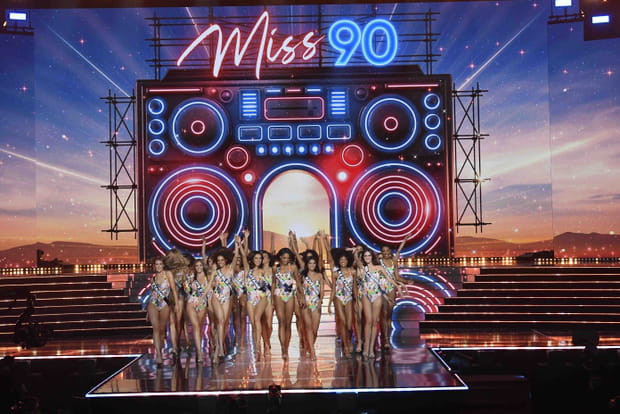 Les candidates ont aussi défilé sur la thématique des années 1990