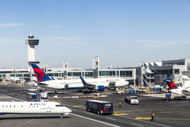 L'agent des opérations et l'agent de trafic coordonnent tout