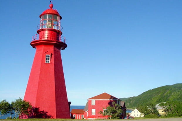Un phare rouge bien visible