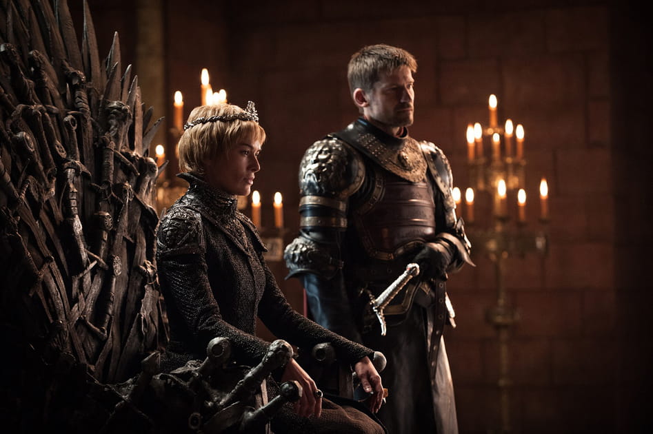 Cersei sur le tr&ocirc;ne et Jaime &agrave; ses c&ocirc;t&eacute;s