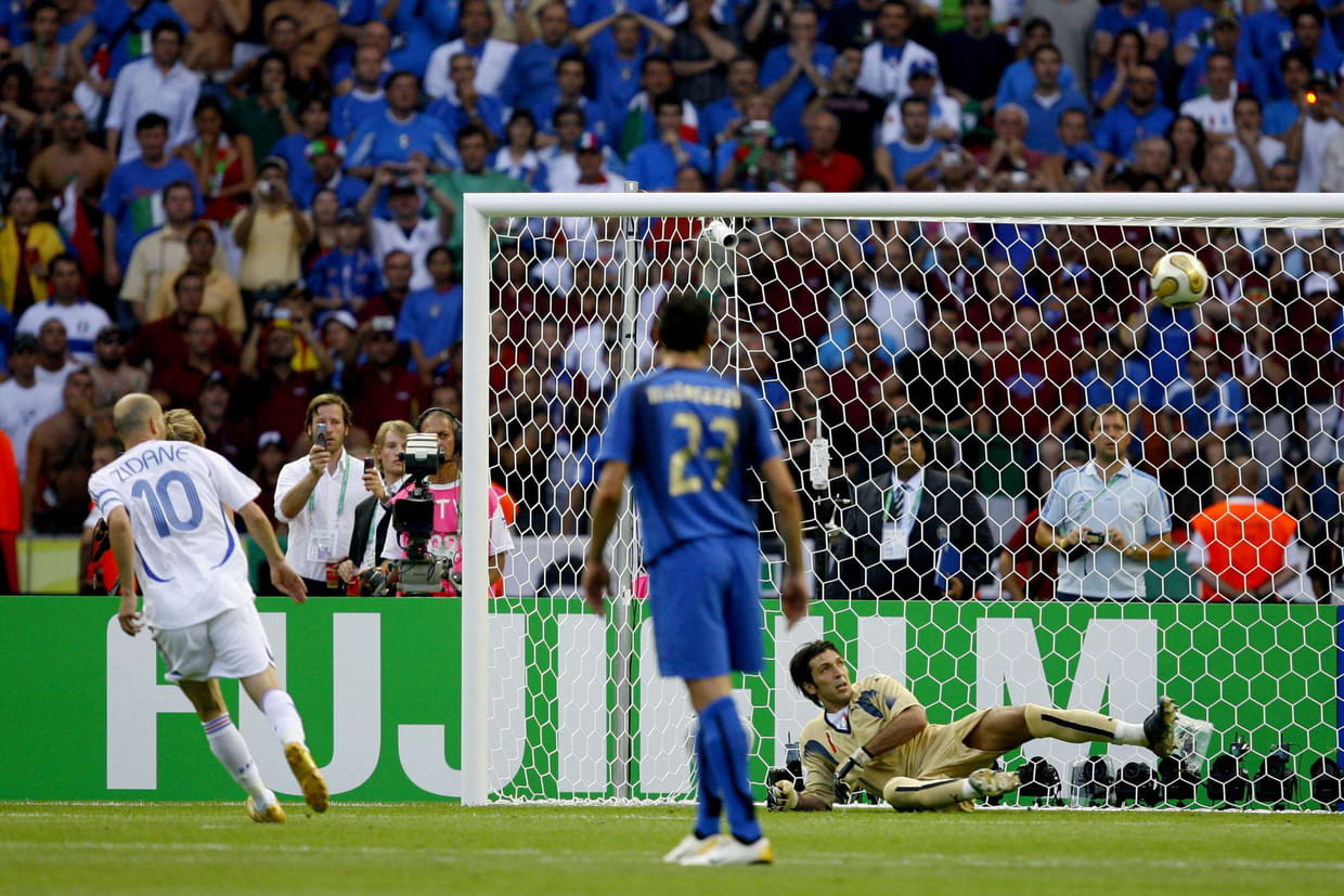 20h07 : panenka de Zidane, qui transforme le penalty