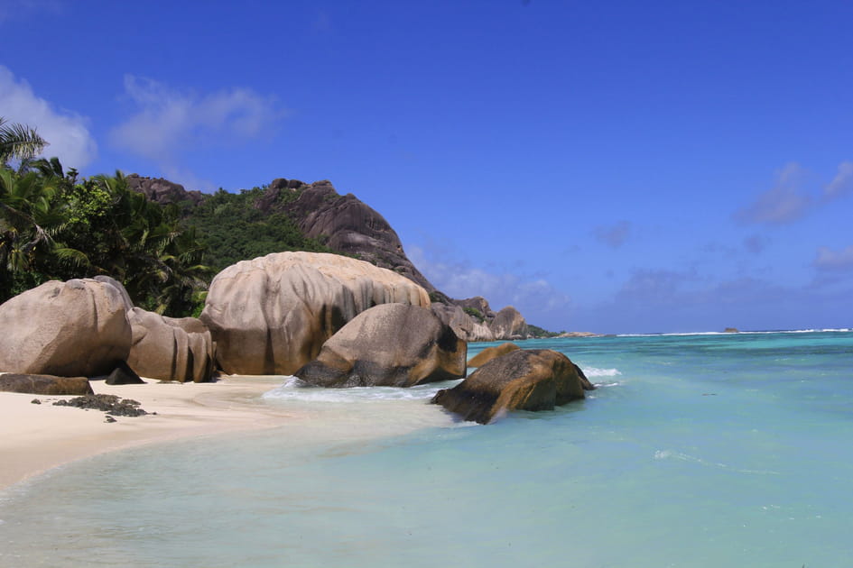 Profiter d'une eau translucide &agrave; La Digue aux Seychelles