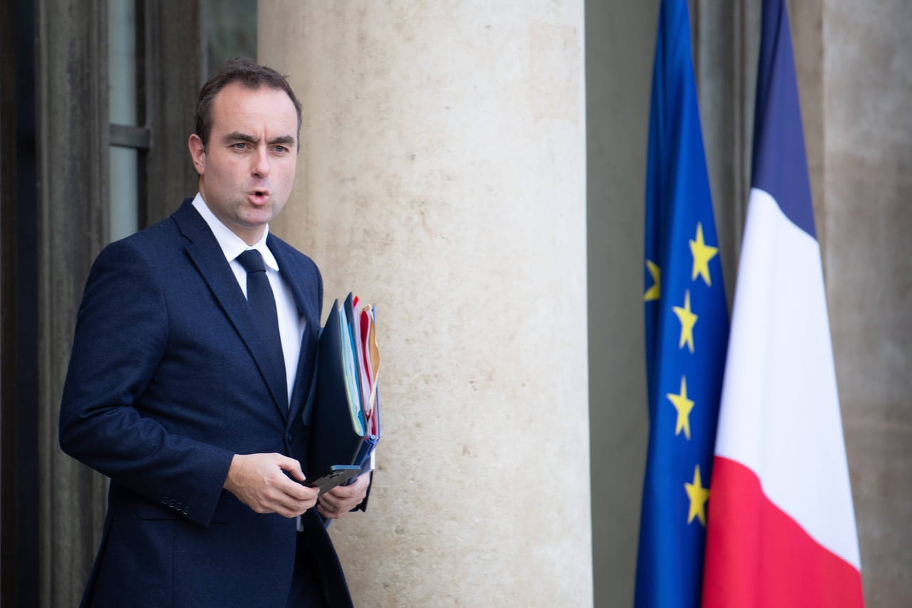 Lecornu n'a pas le diplôme qu'il disait avoir : une plainte déposée, mais le Premier ministre ne se dégonfle pas