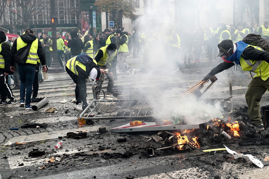 Gilets jaunes&nbsp;: les images choc &agrave; Paris