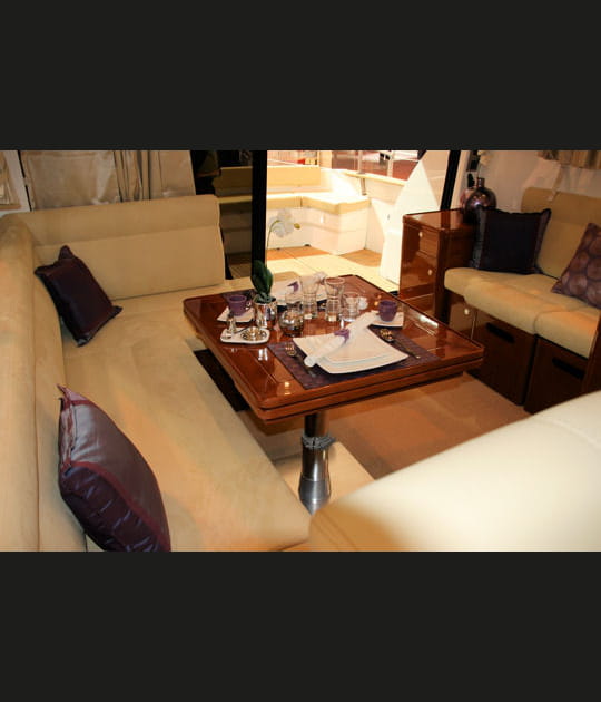 Antares 42&nbsp;: lumi&egrave;re et espace int&eacute;rieur