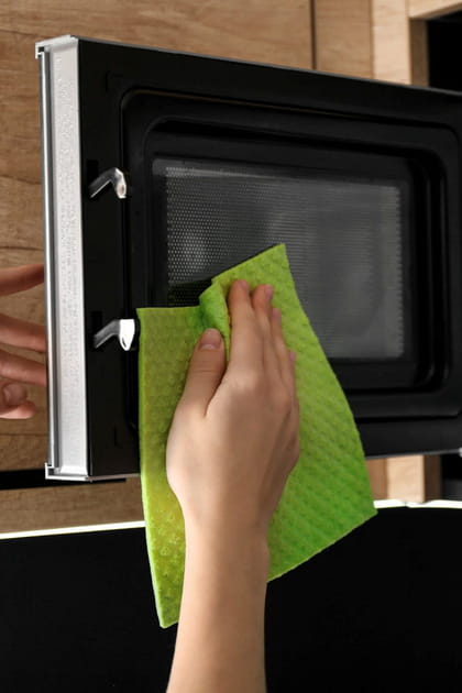 Ces 15&nbsp;erreurs &agrave; ne jamais faire avec votre micro-ondes&nbsp;: oublier de le laver