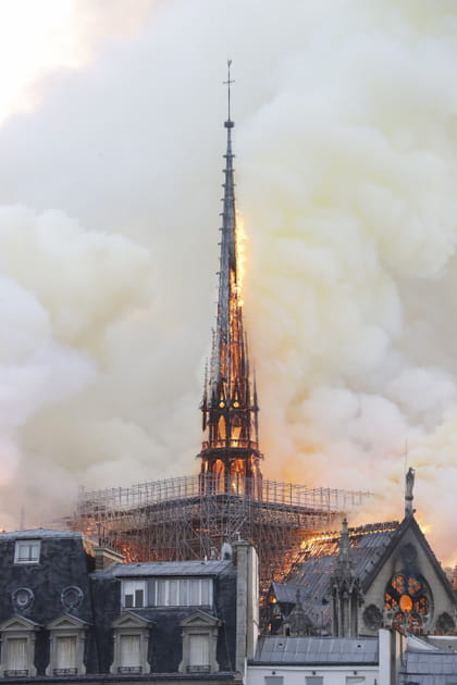 Les images de Notre-Dame de Paris en proie aux flammes