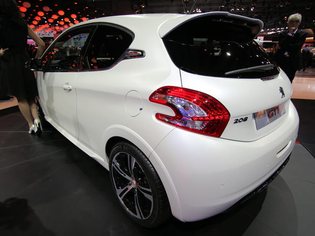 Peugeot 208 GTi Arrière