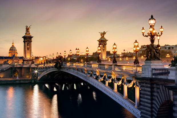 Le fastueux pont Alexandre-III à Paris