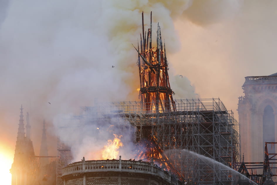 Les images de Notre-Dame de Paris en proie aux flammes