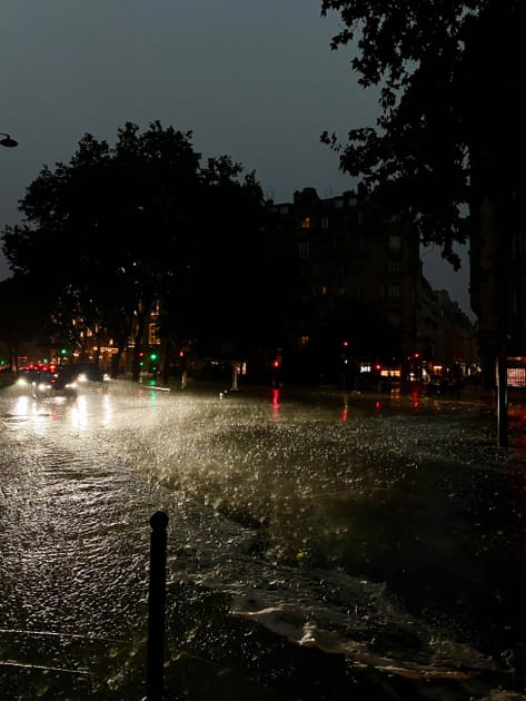 L'orage &agrave; Paris a inond&eacute; les chauss&eacute;es