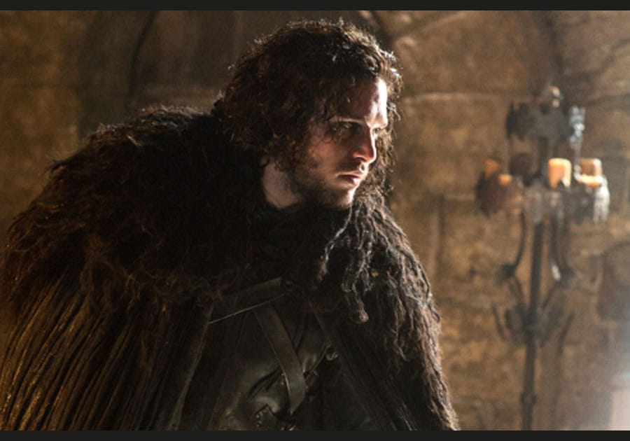Jon Snow tape du poing