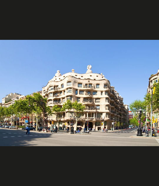 Le touristique Passeig de Gracia &agrave; Barcelone