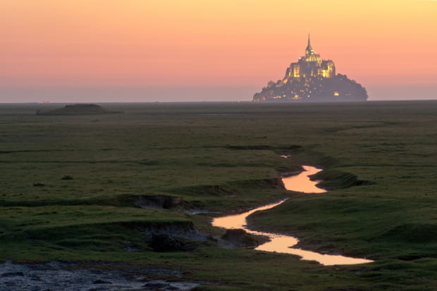 La baie du Mont-Saint-Michel, un îlot de granit ensablé