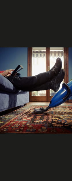 Les hommes ont peur de l'aspirateur
