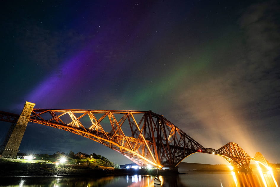 Au-dessus du pont du Forth en &Eacute;cosse